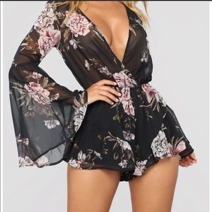 BNWT Super cute fashion nova floral romper